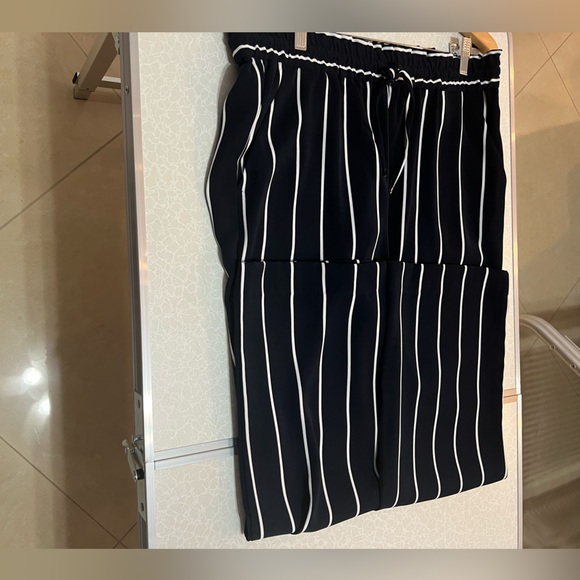 Ann Taylor Factory Women Striped Pant size : Medium . Made in India - Picture 3 of 8